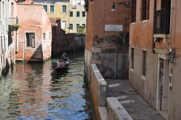 Ruelle et canaux — Venise (Italie)
