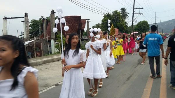 Les filles porteuses Les filles porteuses — Talisay (Philippines)