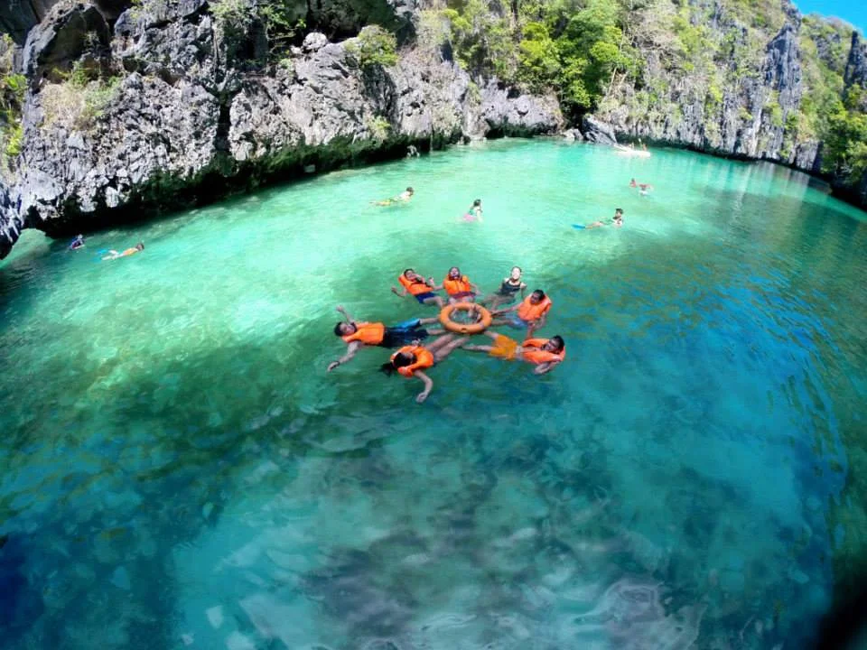 baignade en groupe (Philippines)