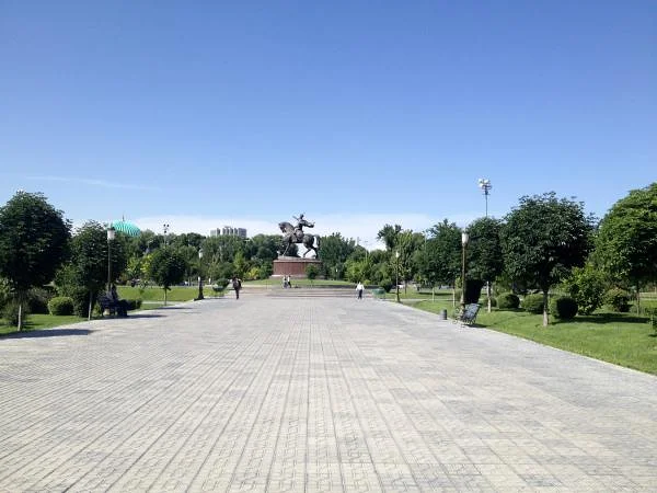 Place Amir Timur — Monument Amir Timur (Ouzbékistan)