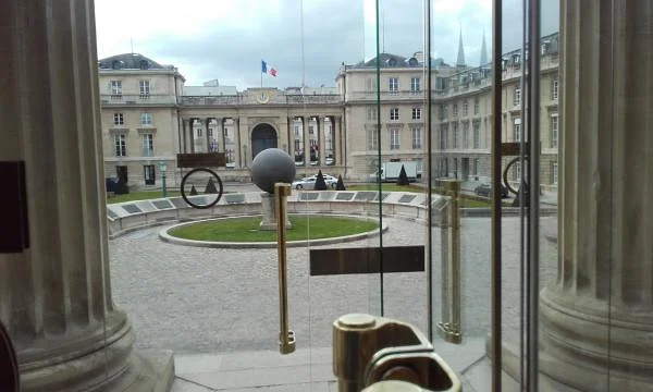 La cour — Paris (France)