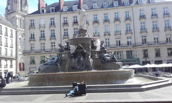Fontaine Fontaine — Place Royale (France)