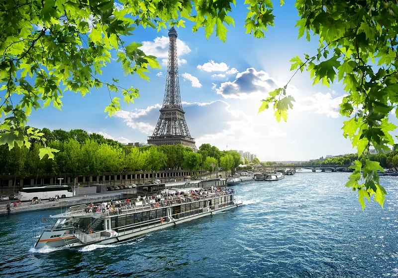 Croisière au départ de la Tour Eiffel — Croisières sur la Seine en Bateaux Parisiens (France)
