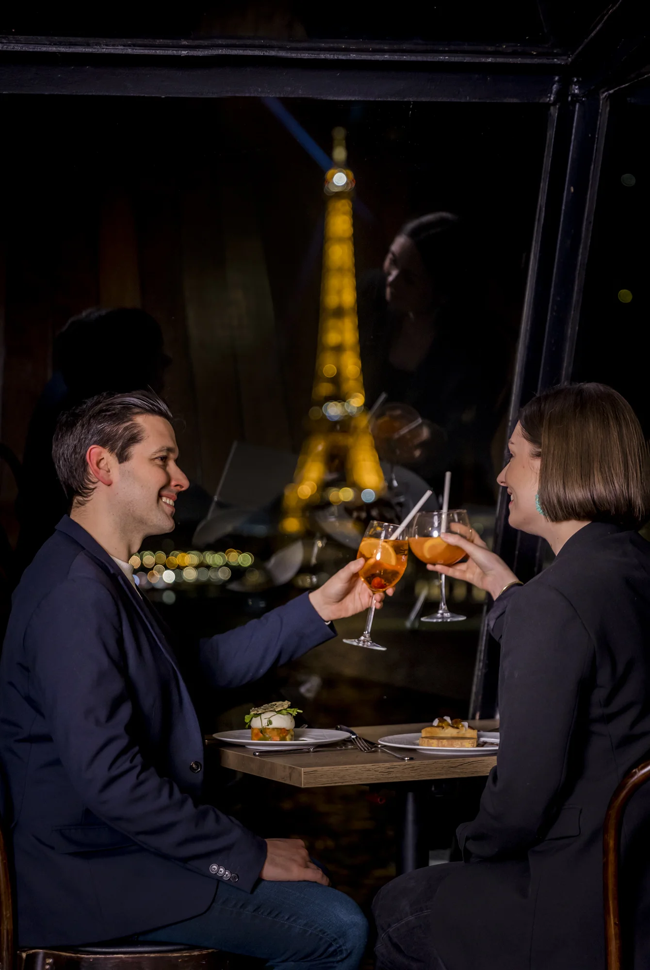 Diner Croisière sous la Tour Eiffel — Croisière Dîner Paris Seine (France)
