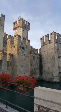 Sur le pont levis du Chateau Scaliger