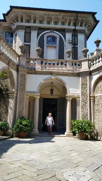 5 — Palazzo Borromeo (Italie)