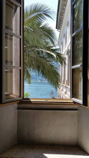7 — Palazzo Borromeo (Italie)