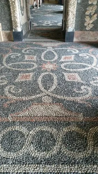 15 — Palazzo Borromeo (Italie)