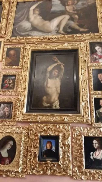 16 — Palazzo Borromeo (Italie)