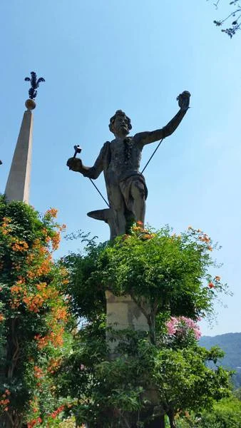 La rencontre de la sculpture et de la botanique — Jardin botanique de l'Isola Bella (Italie)
