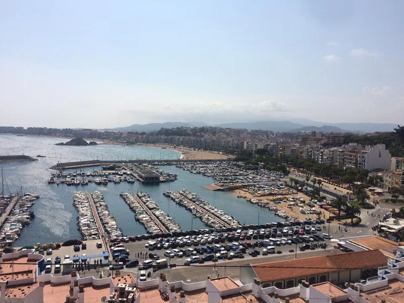 Vue du port en montant vers le jardin botanique