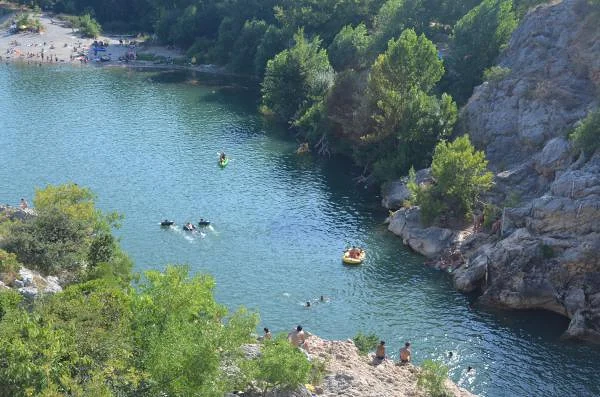 Vue de l'Hérault depuis le pont Vue de l'Hérault depuis le pont — Pont du Diable de Saint-Jean-de-Fos (France)