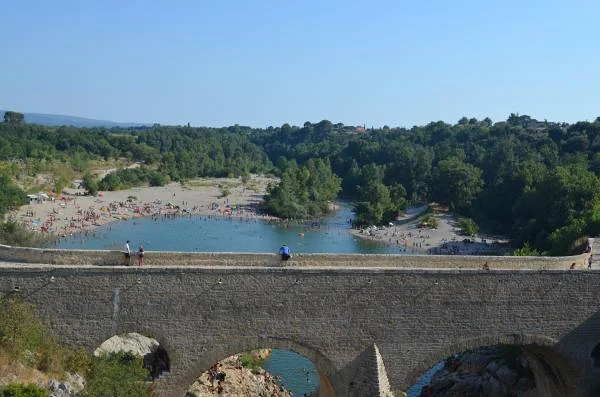 Plage du Pont du diable Plage du Pont du diable — Pont du Diable de Saint-Jean-de-Fos (France)