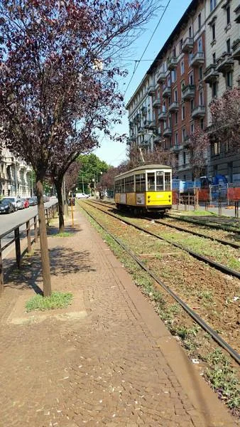 les pierres rouges du centre ville — Milan (Italie)