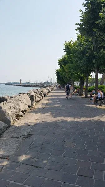 bord de lac — Desenzano del Garda (Italie)