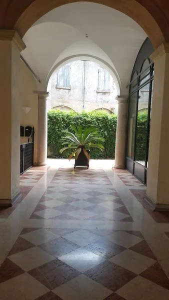 cour — Desenzano del Garda (Italie)