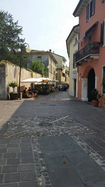 rue pavée — Desenzano del Garda (Italie)
