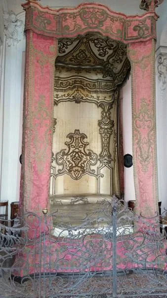 22 — Palazzo Borromeo (Italie)