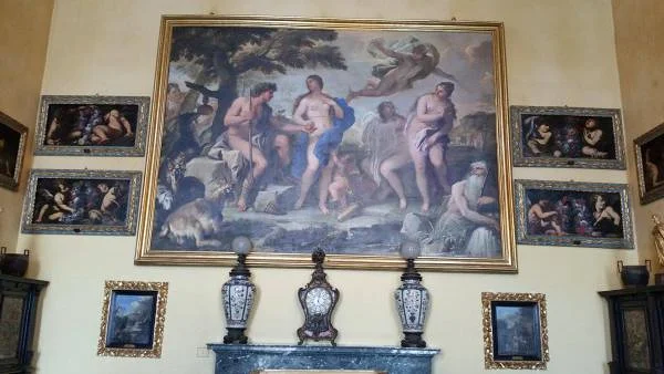 25 — Palazzo Borromeo (Italie)