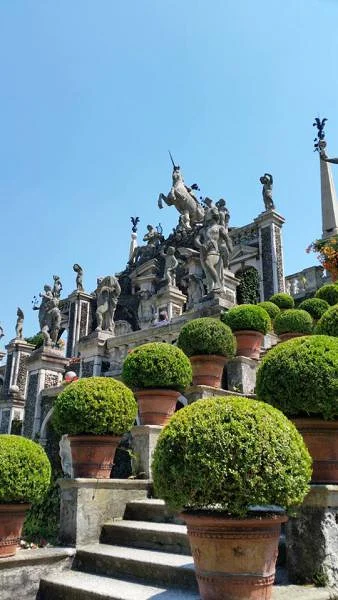 Des oeuvres monumentales Des oeuvres monumentales — Jardin botanique de l'Isola Bella (Italie)