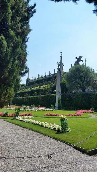 Pelouse interdit Pelouse interdit — Jardin botanique de l'Isola Bella (Italie)