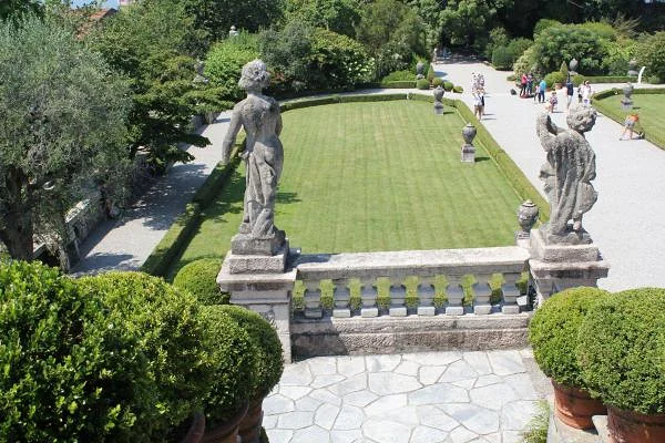 Pelouse Pelouse — Jardin botanique de l'Isola Bella (Italie)