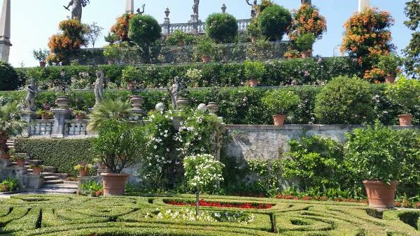 Un jardin en terrasses Un jardin en terrasses — Jardin botanique de l'Isola Bella (Italie)
