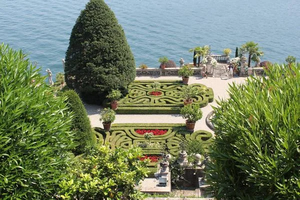 Les motifs apparaissent en prenant de la hauteur Les motifs apparaissent en prenant de la hauteur — Jardin botanique de l'Isola Bella (Italie)