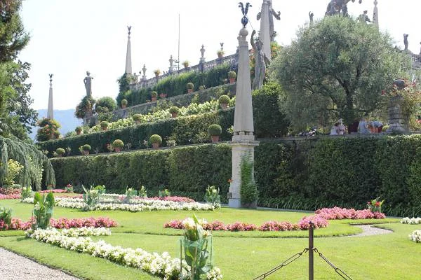 Jardin du palais d'Isola Bella Jardin du palais d'Isola Bella — Jardin botanique de l'Isola Bella (Italie)