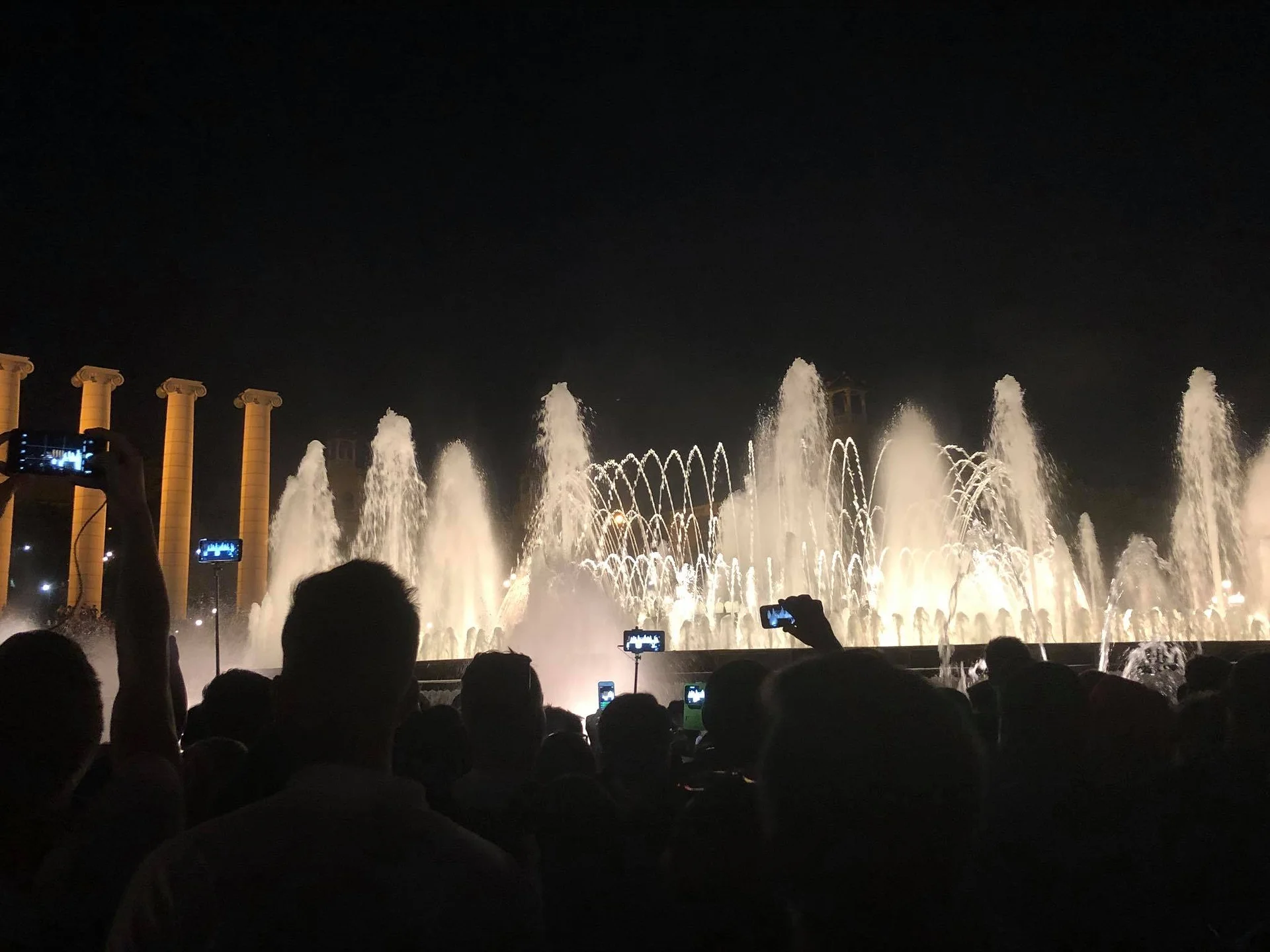 la fontaine de Montjuic la fontaine de Montjuic — Fontaine magique de Montjuïc (Espagne)