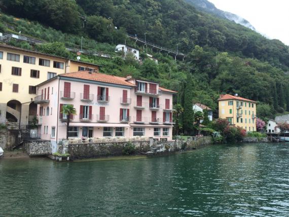 Habitations au bord du lac