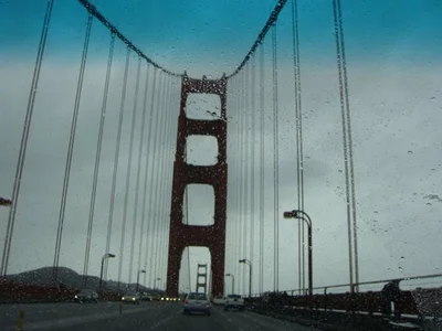 Golden gate sous la pluie