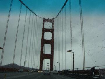Golden gate sous la pluie