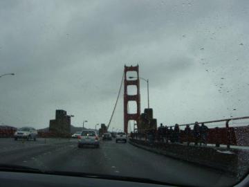 Golden gate sous la pluie