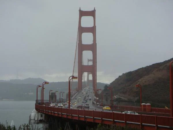 Golden gate sous la pluie — Golden Gate Bridge (Etats-Unis)