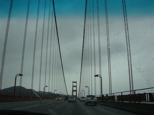 Golden gate sous la pluie Golden gate sous la pluie — Golden Gate Bridge (Etats-Unis)