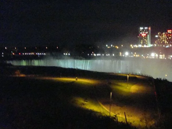chutes du niagara de nuit chutes du niagara de nuit — Niagara Falls State Park (Etats-Unis)