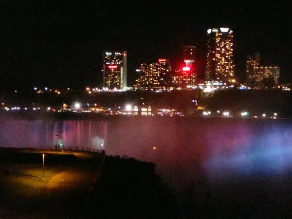 chutes du niagara de nuit chutes du niagara de nuit — Niagara Falls State Park (Etats-Unis)