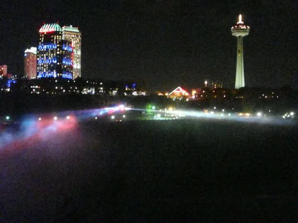chutes du niagara de nuit chutes du niagara de nuit — Niagara Falls State Park (Etats-Unis)