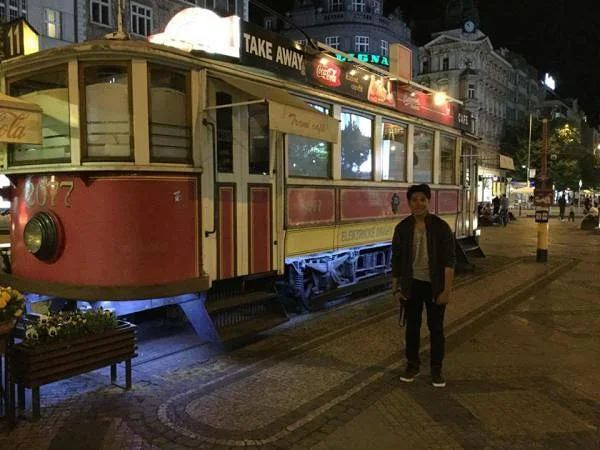 Tramway reconverti en restaurant — Prague (République Tchèque)