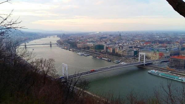 Vue en hauteur — Pont Élisabeth (Hongrie)