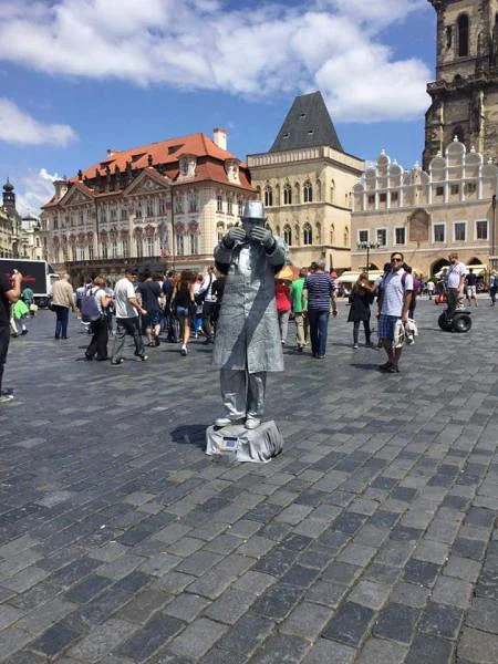 Homme statue Homme statue — Prague (République Tchèque)