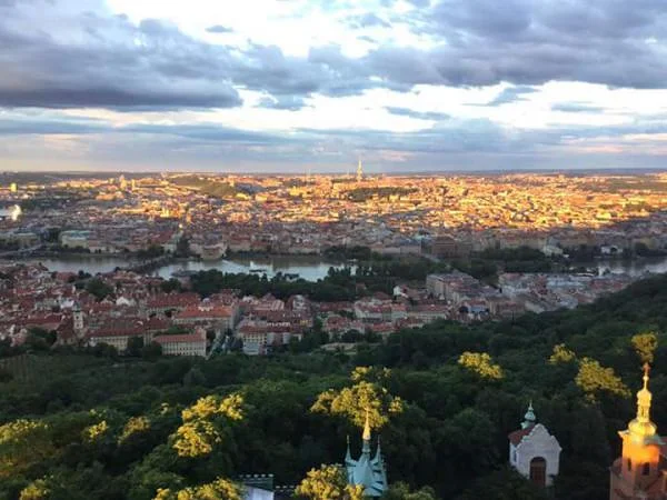 Vue en hauteur Vue en hauteur — Prague (République Tchèque)
