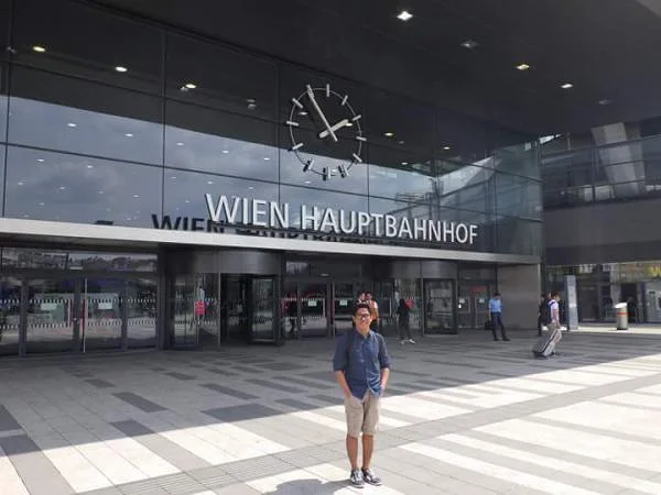 Arrivée à la Gare Arrivée à la Gare — Bratislava (Slovaquie)