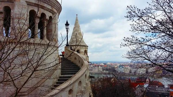Le Bastion des Pêcheurs Le Bastion des Pêcheurs — Bastion des pêcheurs de Budapest (Hongrie)